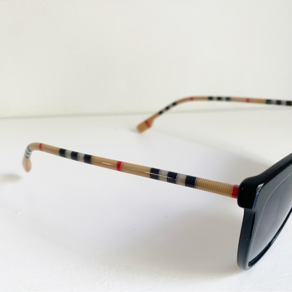 Burberry Sunglasses, New 235 - Picture 6 of 6